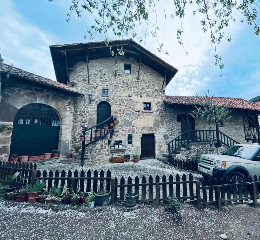 Little Tower Villa Потес Екстериор снимка
