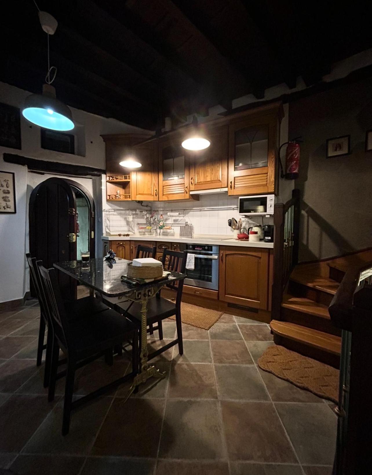 Little Tower Villa Потес Екстериор снимка
